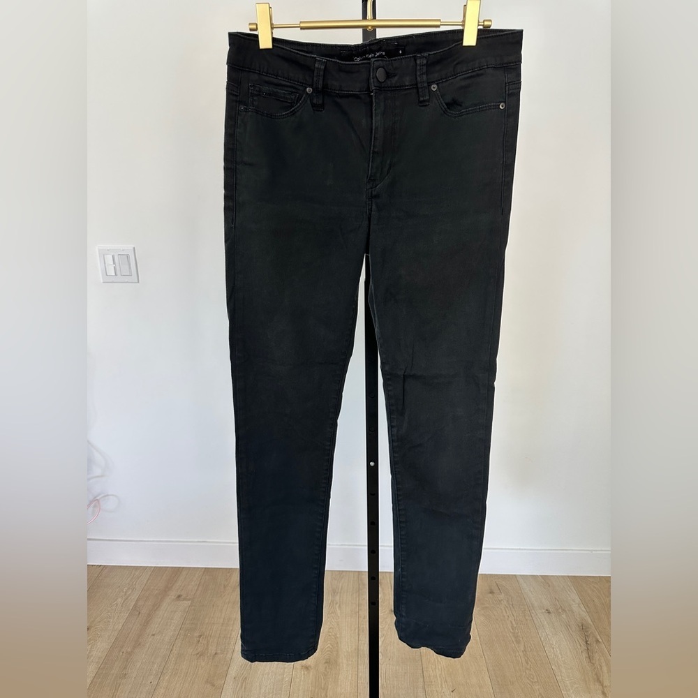 Calvin Klein black skinny jeans!‎ Size 6.